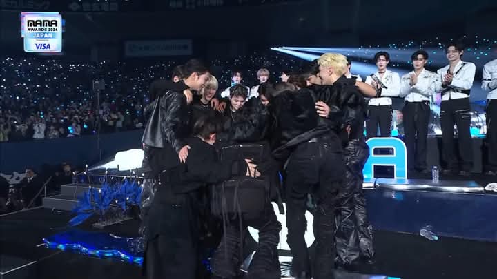 caratsbd's tweet photo. "Artist of the Year" (Daesang) 🏆
"Album of the year" (Daesang) 🏆

Congratulations Seventeen ✨✨ https://t.co/gAPv7nECHG