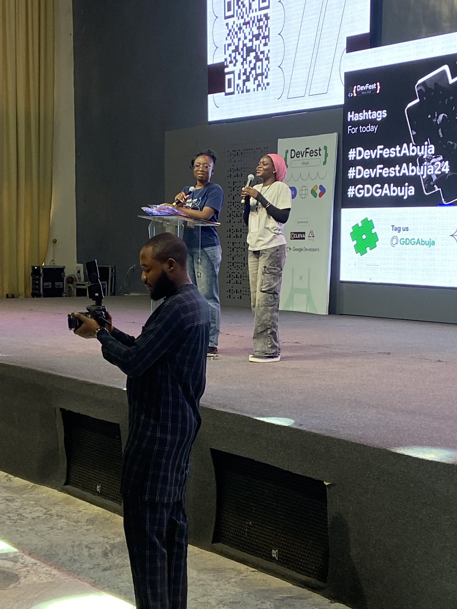 m_rawbieu's tweet photo. We’re live people! 😊

Hausa
Mun fara kai tsaye, mutane!

Igbo:
Anyị nọ ndụ, ndị mmadụ!

Yoruba:
A ti wa laaye, ẹyin eniyan! https://t.co/uemXiA348O