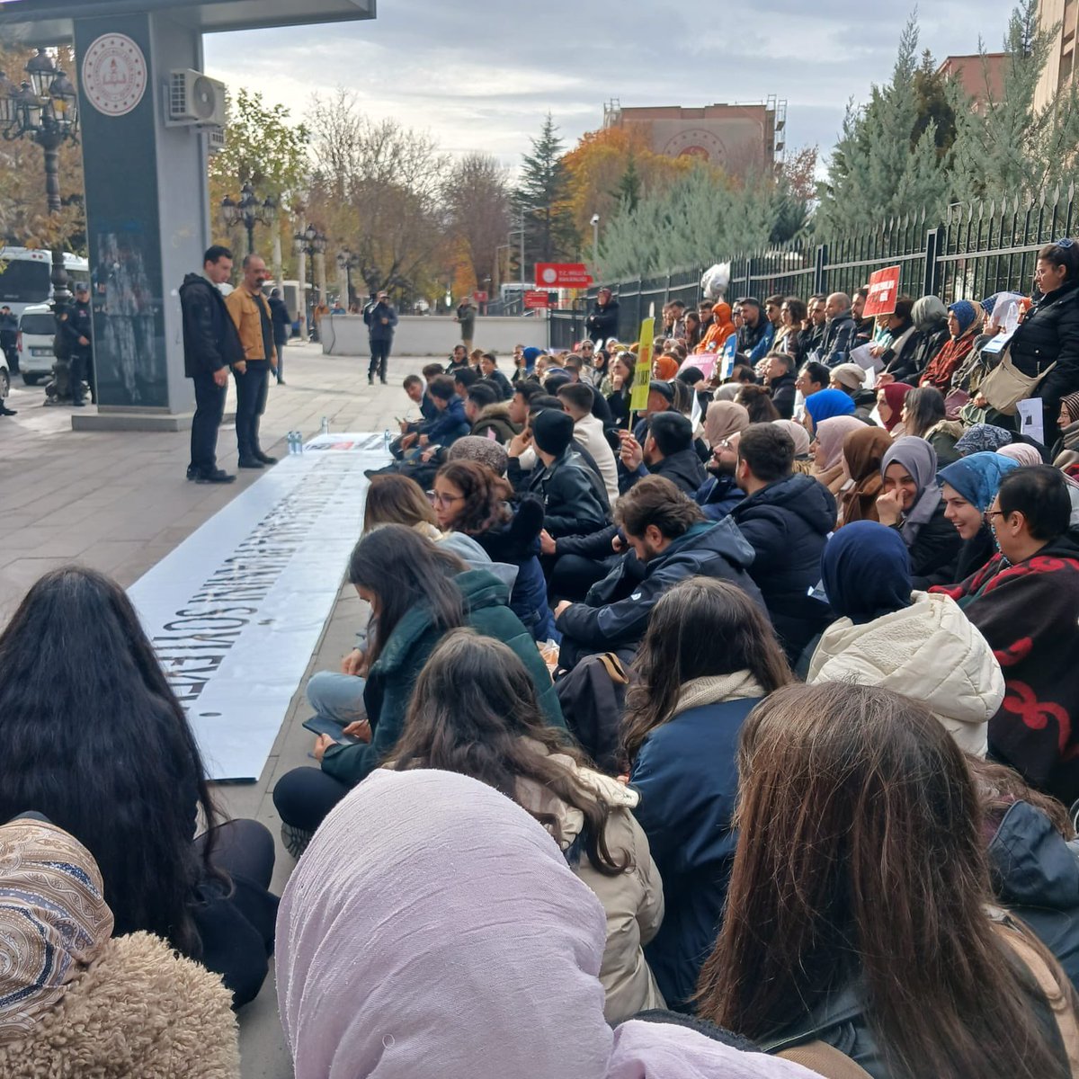 Öğretmen günü müjdesi, emekleri hiç olmuş öğretmenlerimiz için ek yerleştirme istiyoruz. 

#RTEdenEkYerleştirmeMüjdesi