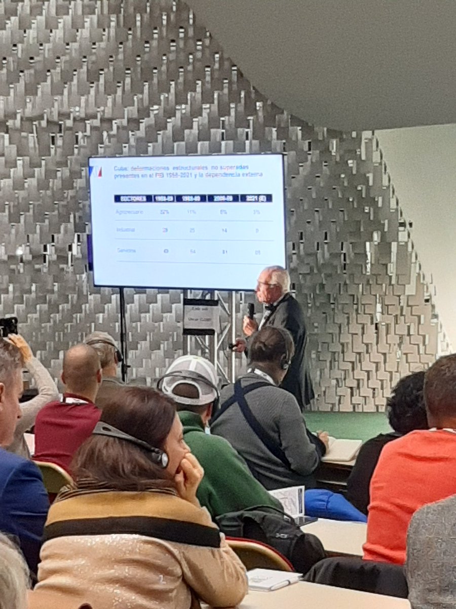 Actualización sobre la situación económica de Cuba. Retos y perspectivas con José Luis Rodríguez, economista, asesor del Centro de Estudios de la Economía Mundial (CIEM), ministro de Economía de la República de 
Cuba 1995-2009.
#CubaNoEstàsola #TumbaElBloqueo