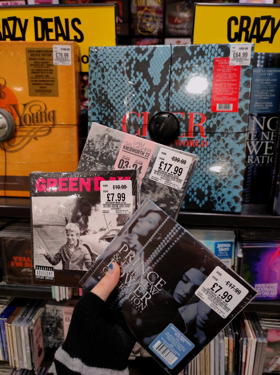 We've got some amazing black Friday deals on this weekend! Up to 50% off on selected audio stock, come see what you can find! 

#blackfriday #deal #sale #hmv #hmvwolves #cd #vinyl