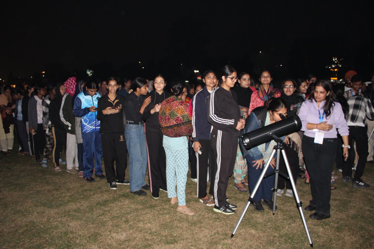PSCST_GoP's tweet photo. Enthusiastic participation from students & teachers during the #FestivalOfScience organised by @dc_amritsar @PSCST_GoP & @SPSTI5. The event featured exciting highlights such as the #ScienceMagicShow, #TelescopeMaking Workshop, #SkyWatching, Quiz on #ISRO & engaging competitions. https://t.co/qDGg5c6MRa