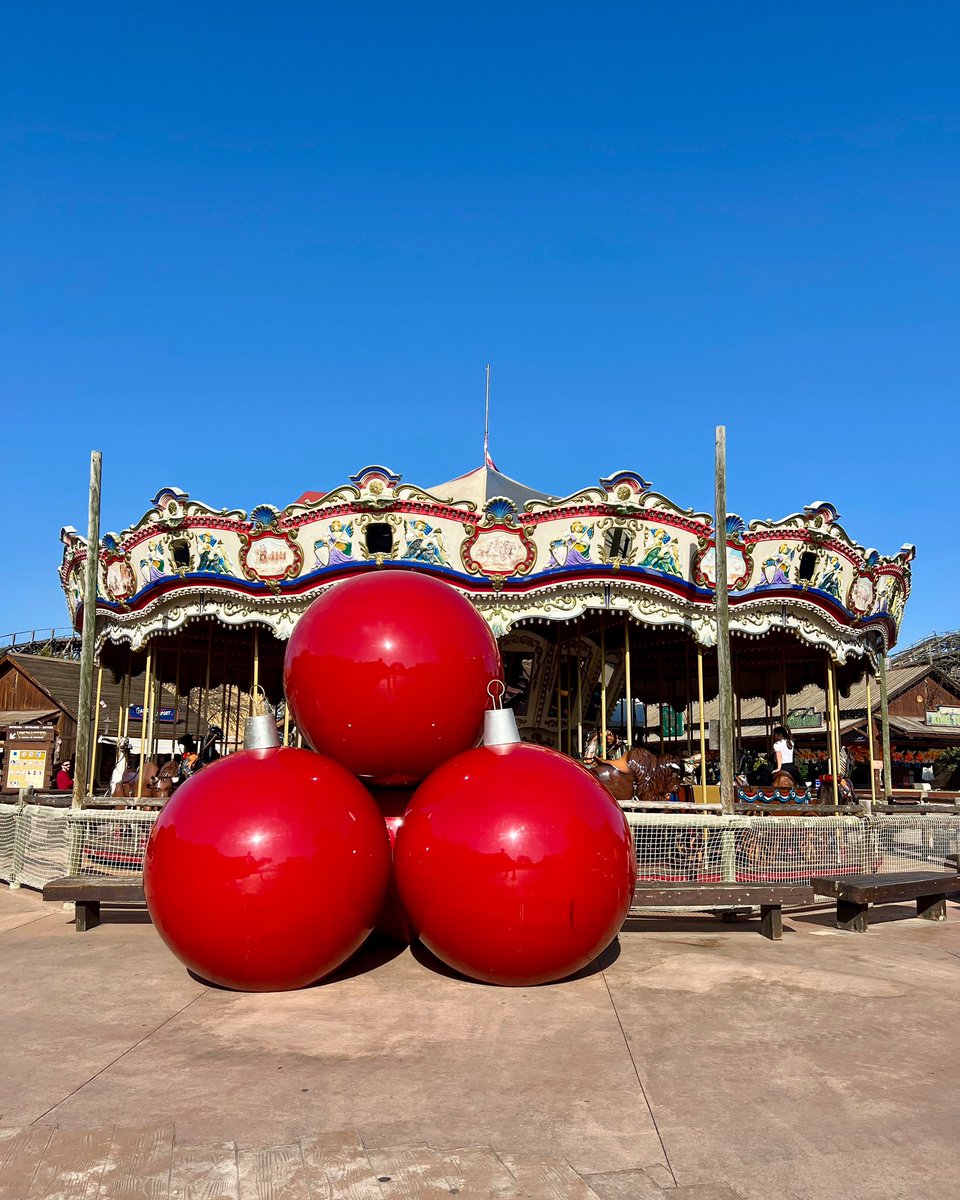 Portaventura_ES's tweet photo. Ya es Navidad en PortAventura World 🎄🔛 ¿Nos acompañas a descubrirla? ❄️ https://t.co/p6Zs5OX0J1