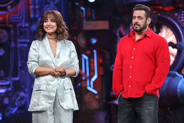 BiggBoss_Tak's tweet photo. 🚨 #WeekendKaVaar Updates

Makers will pay tribute to Hina Khan with a video of her best moments from her Bigg Boss journey. https://t.co/xS5gF3n9iK