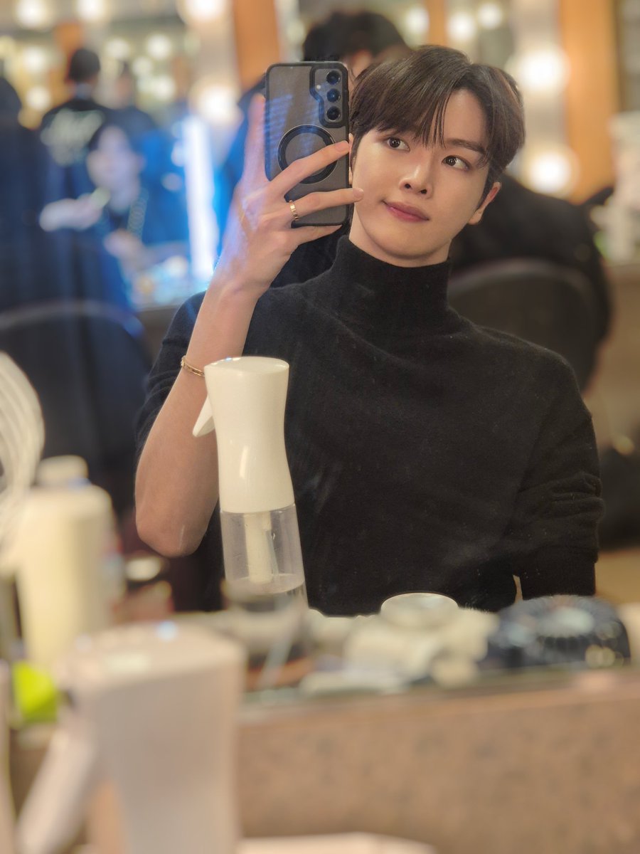 jsc_pics's tweet photo. 241123 sungchan weverse update https://t.co/kfBI48hIpU