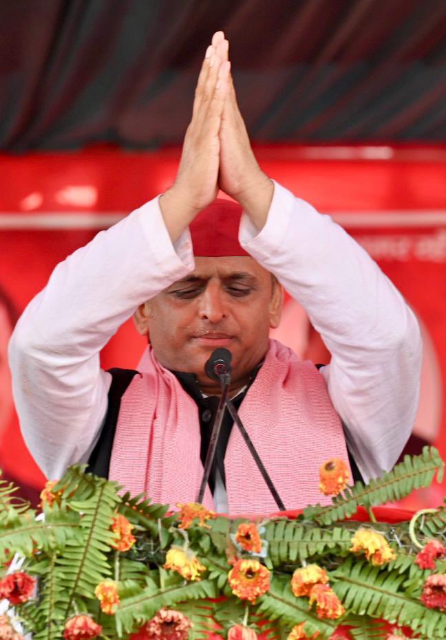 कुछ भी हो लेकिन इस बंदे ने पीडीए रणनीति से एक कदम भी पीछे नहीं खींचा, टिकट वितरण इसका गवाह है, 

उपचुनाव तो लाठी प्रशासन के बल पर जीता जाता है, चुनाव आयोग के निर्देश पर 12 अधिकारी सस्पेंड होना ही इसका गवाह है, 

कुंदरकी सीट तो जीता जागता उदाहरण है, 

अखिलेश यादव जी की पीडीए की