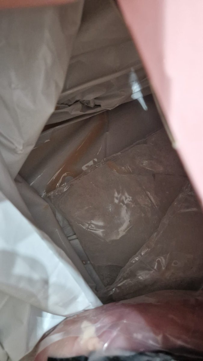 WhenBite2020's tweet photo. @MuscleFoodUK  I am trying to contact your customer support. The email bounces back and says it doesn't exist. The help on your website says I'm not a customer even though I have a confirmation. I need to arrange a refund after chicken juices have leaked inside and ruined order. https://t.co/UapIvIFTXu