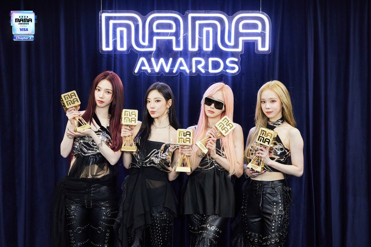 aespachart's tweet photo. .@aespa_official becomes the most-awarded female act in a single edition of the MAMA Awards, with 6 wins only in 2024 👑

 #PERFECT_NIGHT_FOR_AESPA
#Supernova_SOTY
#GivingMAMAWhiplash https://t.co/ZqB8SkqiRx