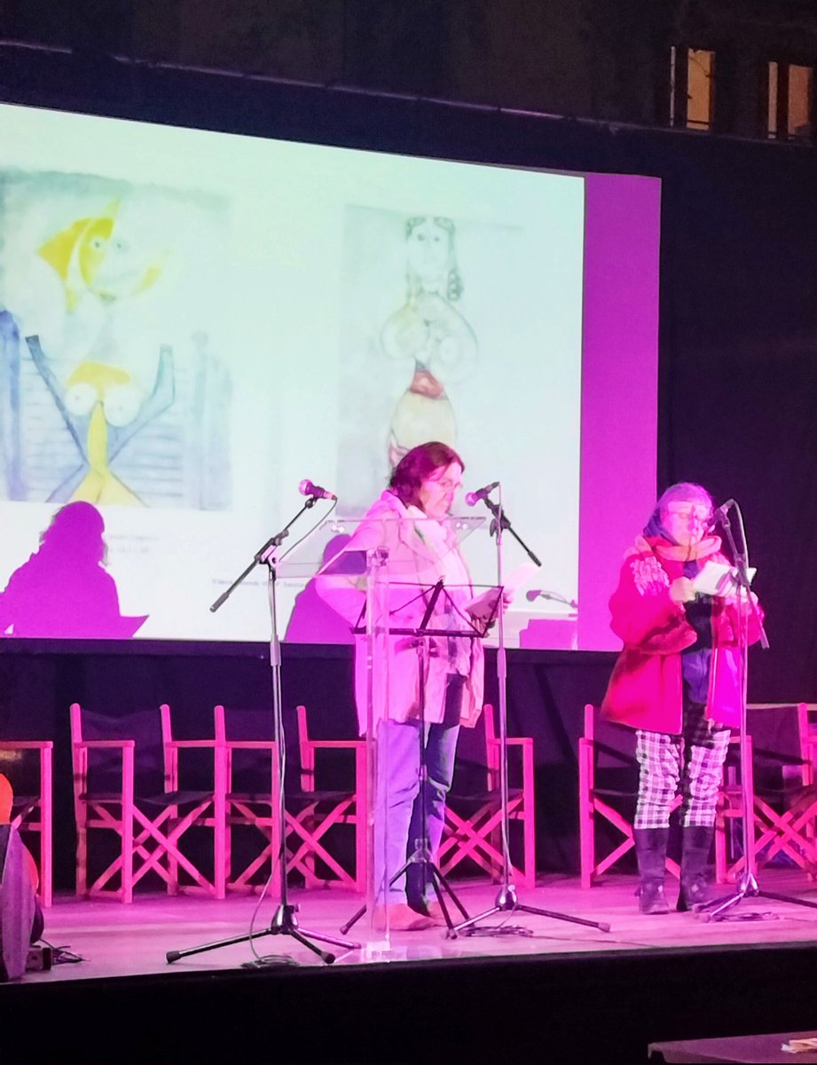 Acte central a Gràcia del Dia contra les violències masclistes.El col·lectiu <a href="/MinervaDCG/">Minerva. Dones creadores de Gràcia.</a> van fer una lectura de poemes de Mercè Rodoreda i la coral Veus de Dones van interpretar cançons de denuncia. Aquest any el manifest va ser a càrrec de <a href="/aveinalgracia/">Associació Veïnal Vila de Gràcia</a>. Ni una menys! 💜