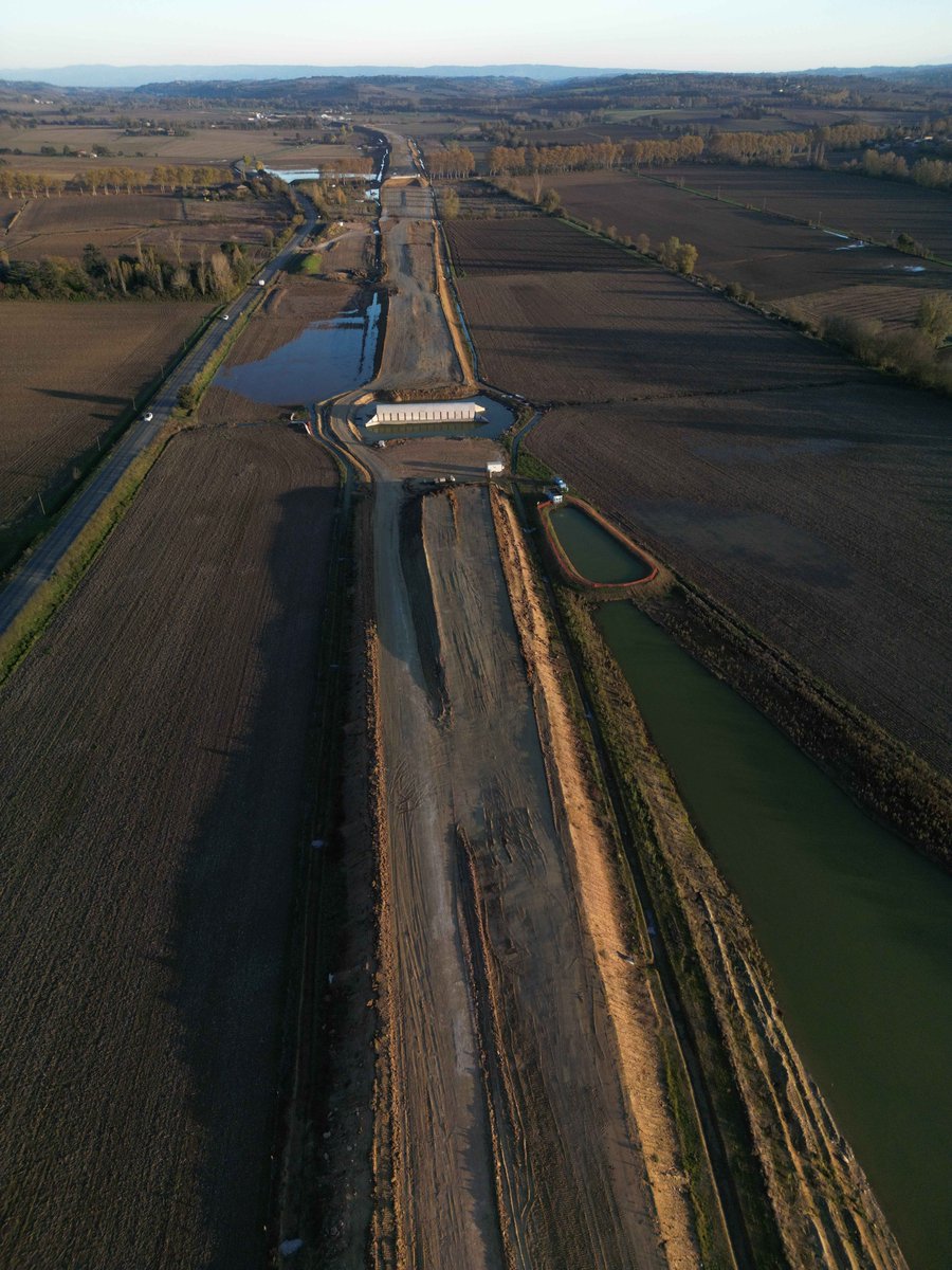 chateau_scopont's tweet photo. #A69 mensonges de #NGE #ATOSCA et ses amis corrompus alors que le procès sur le fond débute le 25 Nov. Comparez leur film https://t.co/BbJJVddHn6 avec nos photos du 17 Nov. Terrassements non commencés, autoroute en zone inondable, retards énormes. IL EST TEMPS DE STOPPER #A69. https://t.co/Bd0YC5Sos0