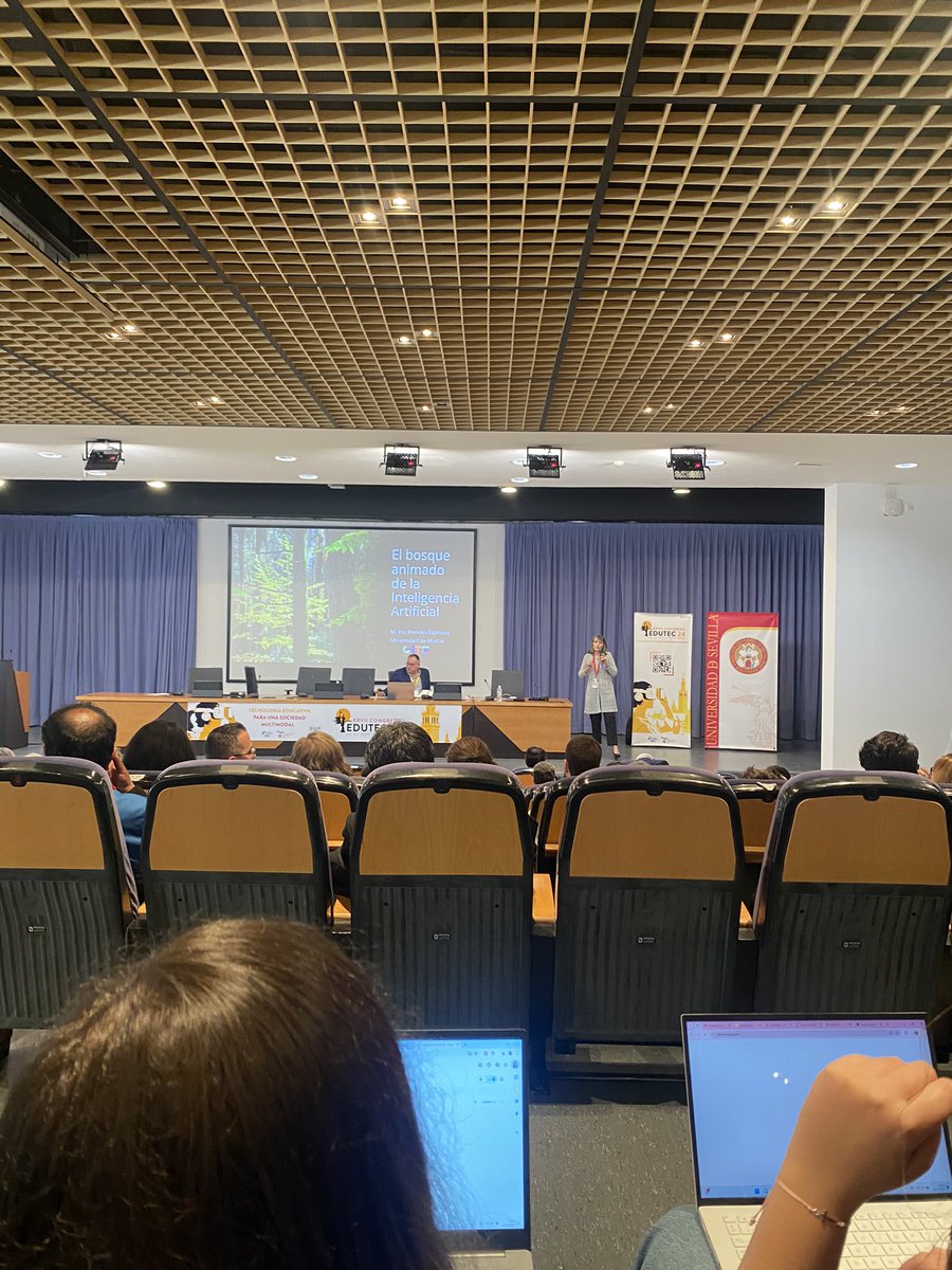 LauraFdezRgo's tweet image. 🤩Algunos de los mejores momentos del Congreso @edutec_24. Encantada de formar parte de este espacio de aprendizajes, de reencuentros y de nuevos compañeros de investigación sobre #educación y #tecnología. ¡Deseando el próximo🔜!