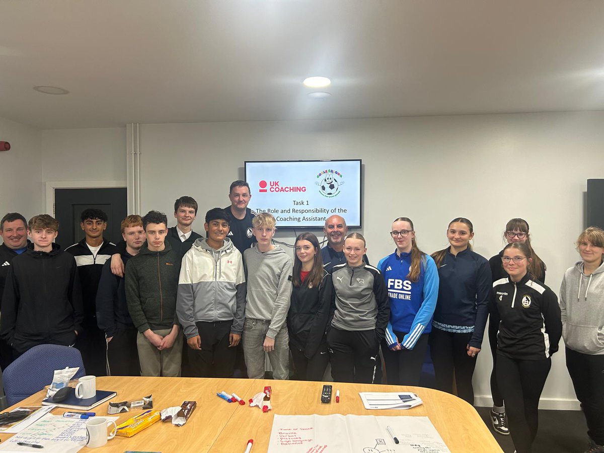 7sRaven's tweet image. Great to see our future coaches making those first steps into coaching qualifications with @CoachPlayerDev1 we have a long running partnership with Raffaele at the club and believe strongly in developing coaches who want to learn.
#wearecoalville
