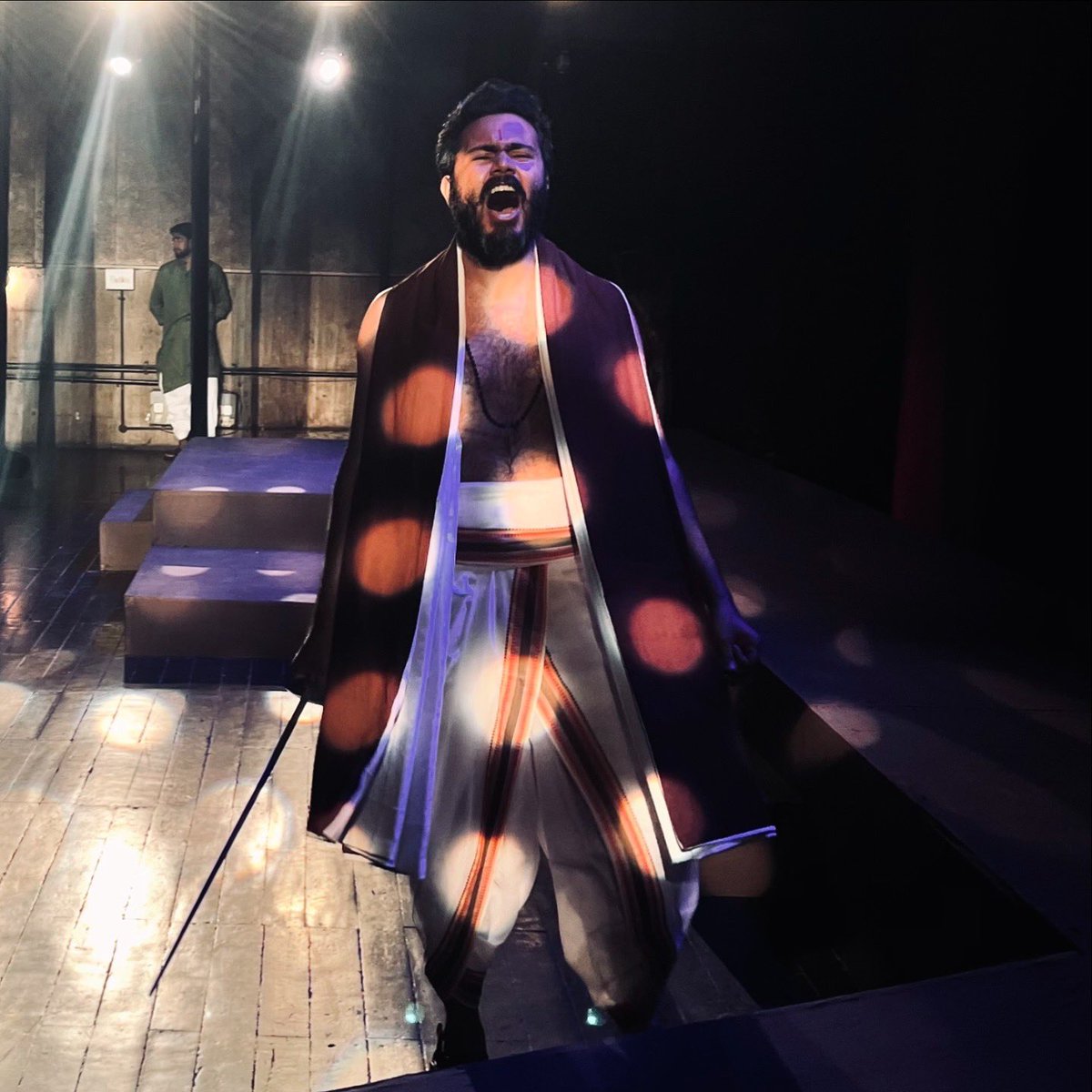 _ashusingh_'s tweet image. “The shadows of Dharma and despair linger heavy. A glimpse from the wings, embodying the timeless tragedy of Andha Yug by Dharamveer Bharti.”

Director- Arvind Gaur Sir 🙏🏻

Asmita Theatre Group 🎭