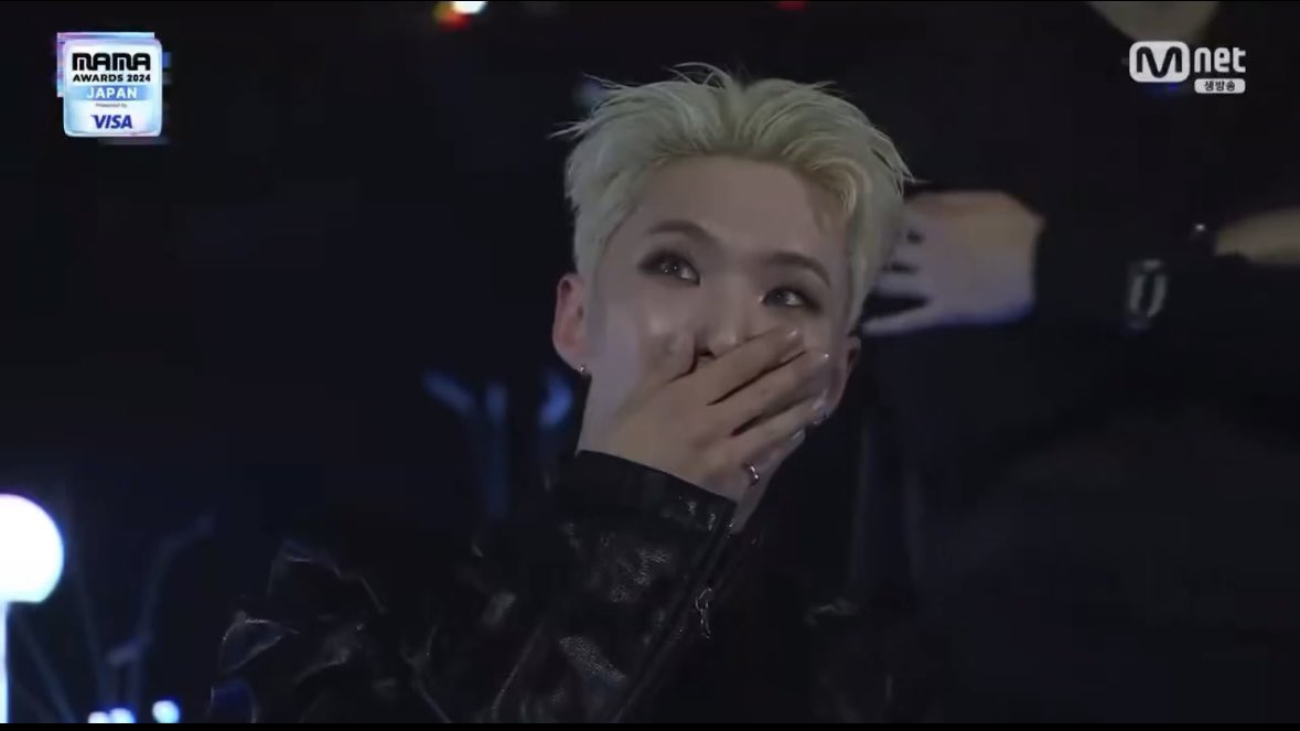 hanakan_twt's tweet photo. 同業者にこの顔させるBIGBANGの凄さよ
#2024MAMA https://t.co/gabH8pL45m