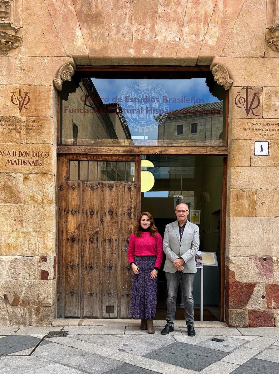 CEB/Univ. Salamanca (@cebusal) on Twitter photo El viernes, 22/11, el <a href="/cebusal/">CEB/Univ. Salamanca</a> <a href="/usal/">Universidad de Salamanca</a> acogió la visita de la Jefa del Sector Cultural de <a href="/EmbBrasilEspana/">Embajada de Brasil en España</a>, Raquel Fernández Naili, siendo recibida por su director, el Prof. <a href="/josemansant/">José Manuel Santos</a>, donde, posteriormente, impartió una charla que llevó por título “La mujer en la diplomacia”. El viernes, 22/11, el <a href="/cebusal/">CEB/Univ. Salamanca</a> <a href="/usal/">Universidad de Salamanca</a> acogió la visita de la Jefa del Sector Cultural de <a href="/EmbBrasilEspana/">Embajada de Brasil en España</a>, Raquel Fernández Naili, siendo recibida por su director, el Prof. <a href="/josemansant/">José Manuel Santos</a>, donde, posteriormente, impartió una charla que llevó por título “La mujer en la diplomacia”.