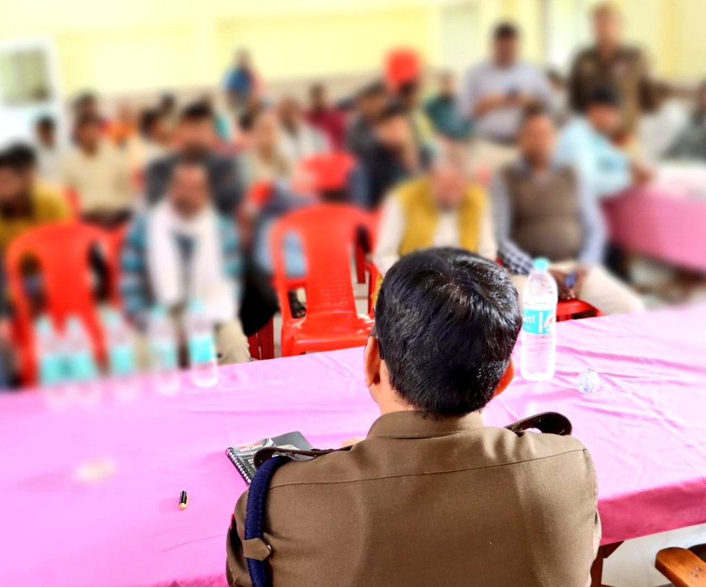 एसपी गोंडा <a href="/IPSVineet/">VINEET JAISWAL</a> ने थाना समाधान दिवस के अवसर पर थाना कटराबाजार में की जनसुनवाई,जनता की समस्याओं को सुनकर उनके त्वरित निस्तारण हेतु संबंधित को दिए आवश्यक दिशा-निर्देश,राजस्व संबंधित मामलों में संयुक्त टीम गठित कर निस्तारण हेतु मौके पर भेजा गया। <a href="/Uppolice/">UP POLICE</a> <a href="/gondapolice/">Gonda Police</a> <a href="/dgpup/">DGP UP</a>