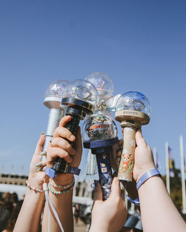 seventeenphil's tweet image. Hey Carats! 💎 Are you excited for Seventeen Right Here in Bulacan on January 18 and 19 in the Philippine Sports Stadium? 🫣 

We want to make this a memorable experience for Carats &amp;amp; Seventeen 💎!

Click on this thread to help us choose and decide the Fan Projects for Seventeen…