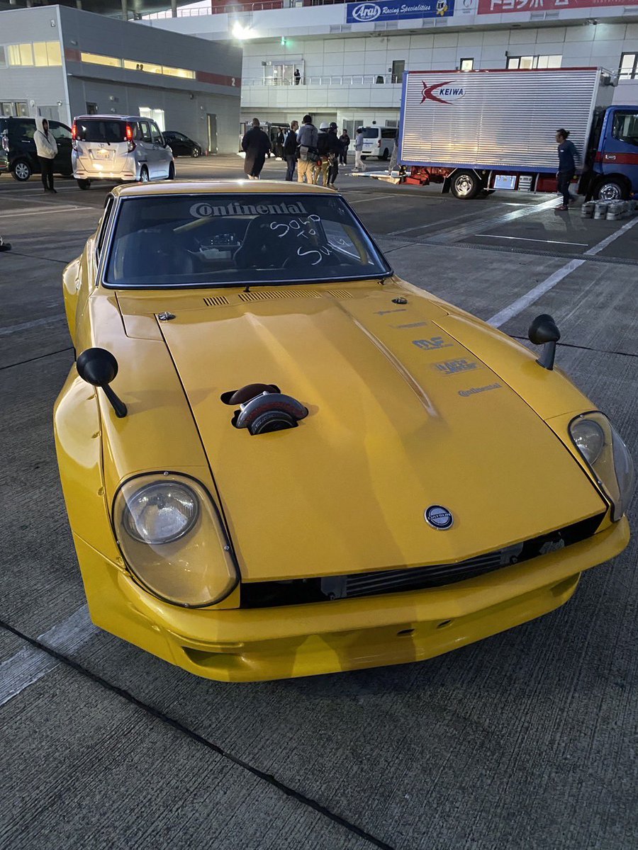medakaya_com's tweet image. 🔥明日はついにFUELFEST当日🔥

100ランの暖簾に、なんとコディ・ウォーカーさんが、サインをしてくださいました！
明日はvipルームにて、ワイスピ俳優に100圓ラーメンを特別提供致します！

#FUELFEST #富士スピードウェイ