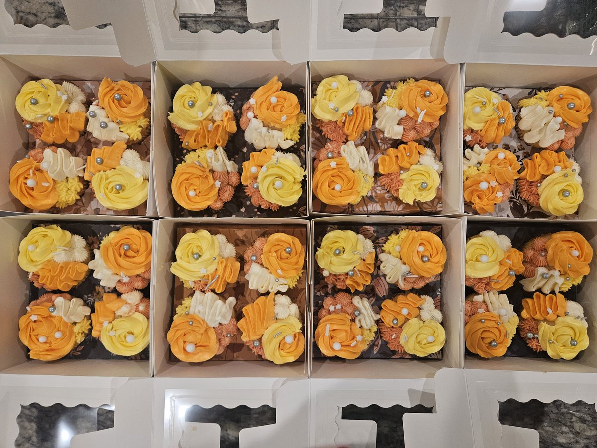 day1katfish's tweet photo. Cupcakes anyone? https://t.co/zQMlwoeoDW
