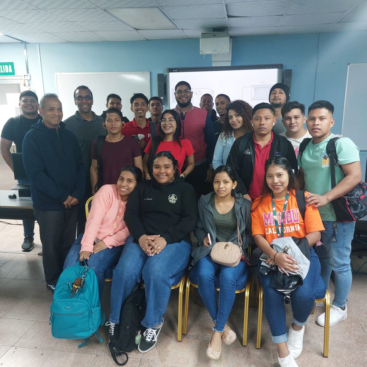patypo24's tweet photo. 🎓 ¡Hoy compartimos conocimientos sobre #Ethereum  en la universidad! 🚀
Hablamos de:
✅ Cómo funciona su #blockchain.
✅ Casos de uso reales que están transformando industrias.
✅ Su potencial para estudiantes universitarios en #Panama .
💡 ¡Gracias a todos por su entusiasmo! https://t.co/TA5aYtSMEJ