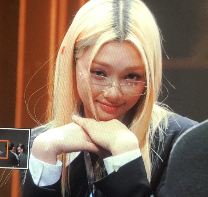 gehleesource's tweet photo. gehlee in specs 😭 https://t.co/mJEhK9xvGi