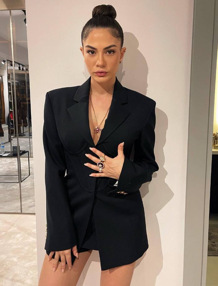 GazeteRadar's tweet photo. #DemetÖzdemir, 26-27 Kasım tarihlerinde Dubai'de düzenlenecek 2024 DIAFA ödül törenine katılacak https://t.co/bYvZID6XVg