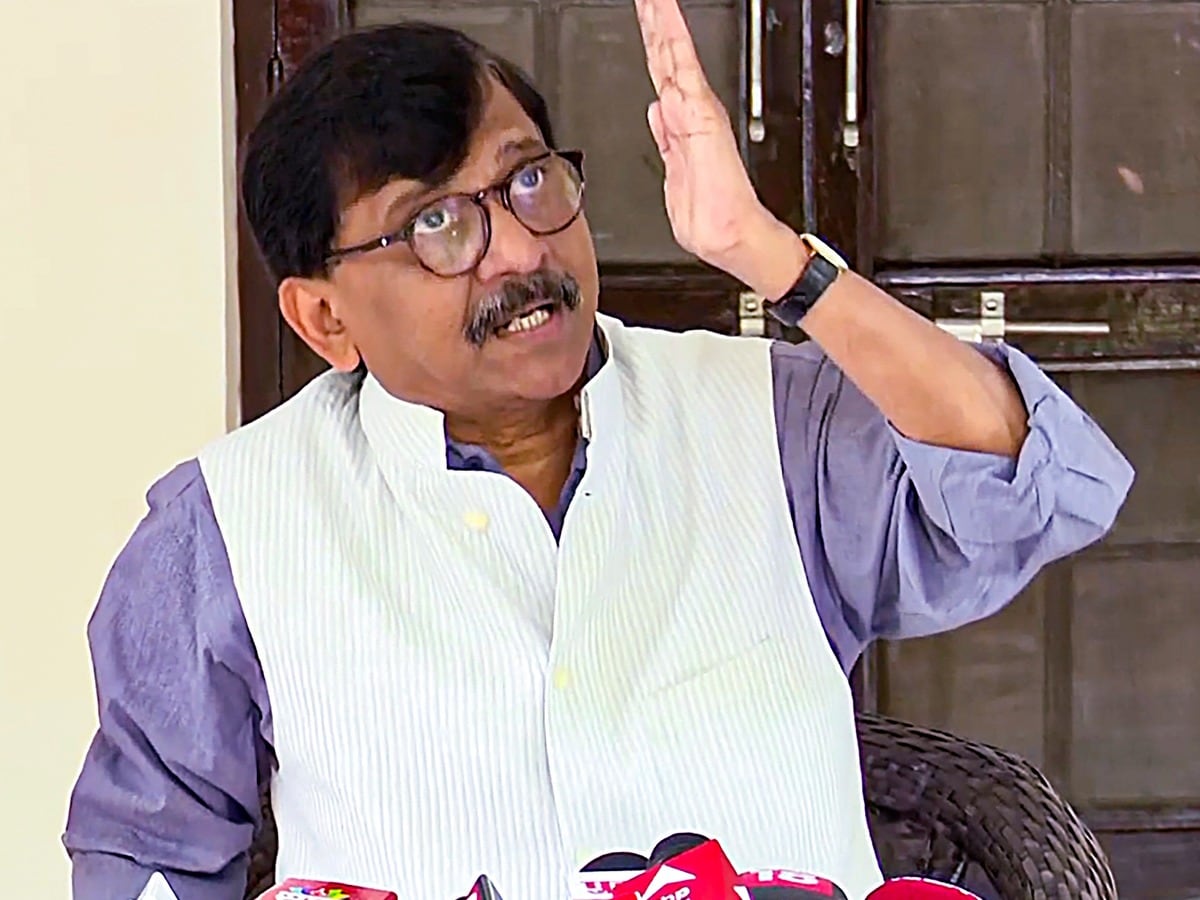 BIG BREAKING NEWS 🚨 Priyanka Chaturvedi and Sanjay Raut won't be able to go to Rajya Sabha now 🔥🔥

Maharashtra will not have even Leader Of Opposition.

Even Sharad Pawar won't reach Rajya Sabha.

SSUBT, NCPSP and Congress don't have numbers to even elect One-One Rajya Sabha