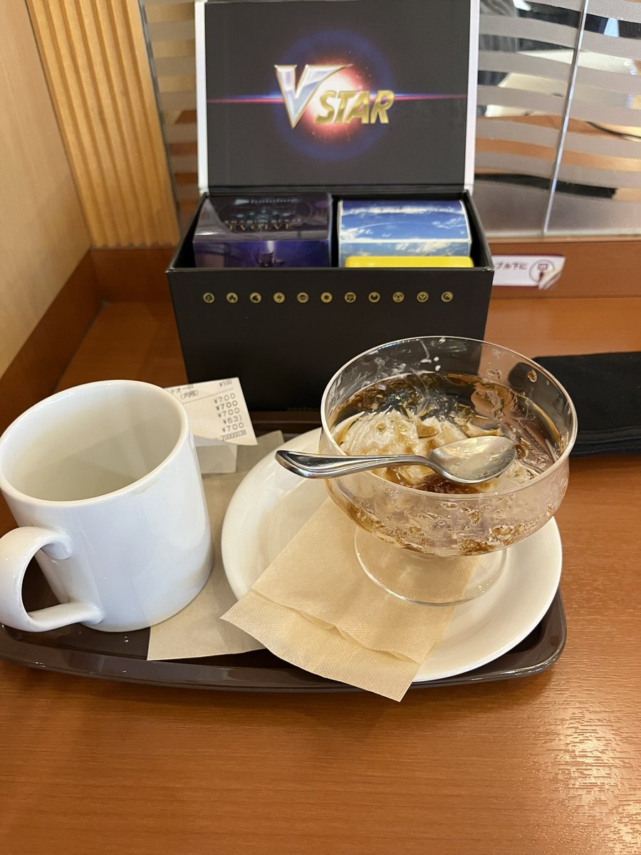 minior_green's tweet photo. かなーりお久の日本橋におります
ポケカの構え https://t.co/PvGUUi8LUK