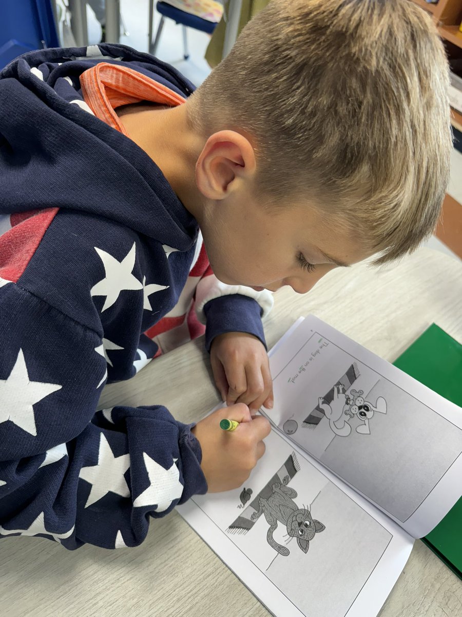 mrsdeltinsclass's tweet photo. Underlining our letter of the week! #fhleads https://t.co/bHsrRIiZAp
