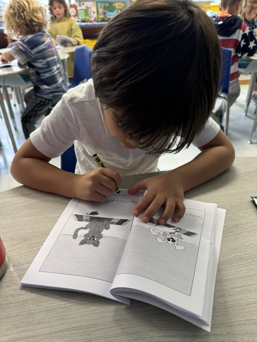 mrsdeltinsclass's tweet photo. Underlining our letter of the week! #fhleads https://t.co/bHsrRIiZAp