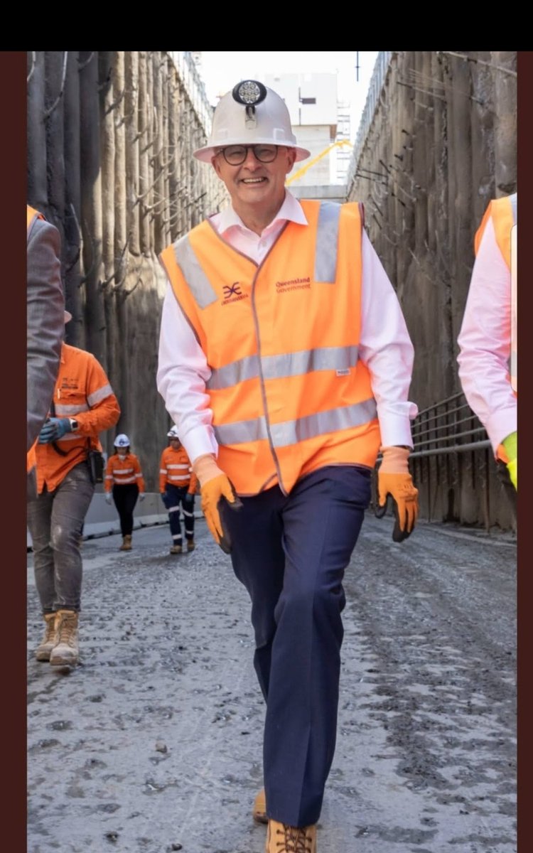 HelpRodger's tweet photo. Anthony Albanese has been to 35 gay MardiGras. Anyone else out there know of a heterosexual man that has been to 35 gay MardiGras?Anyone? #auspol #Auspol2024 https://t.co/N7Lwtdion4