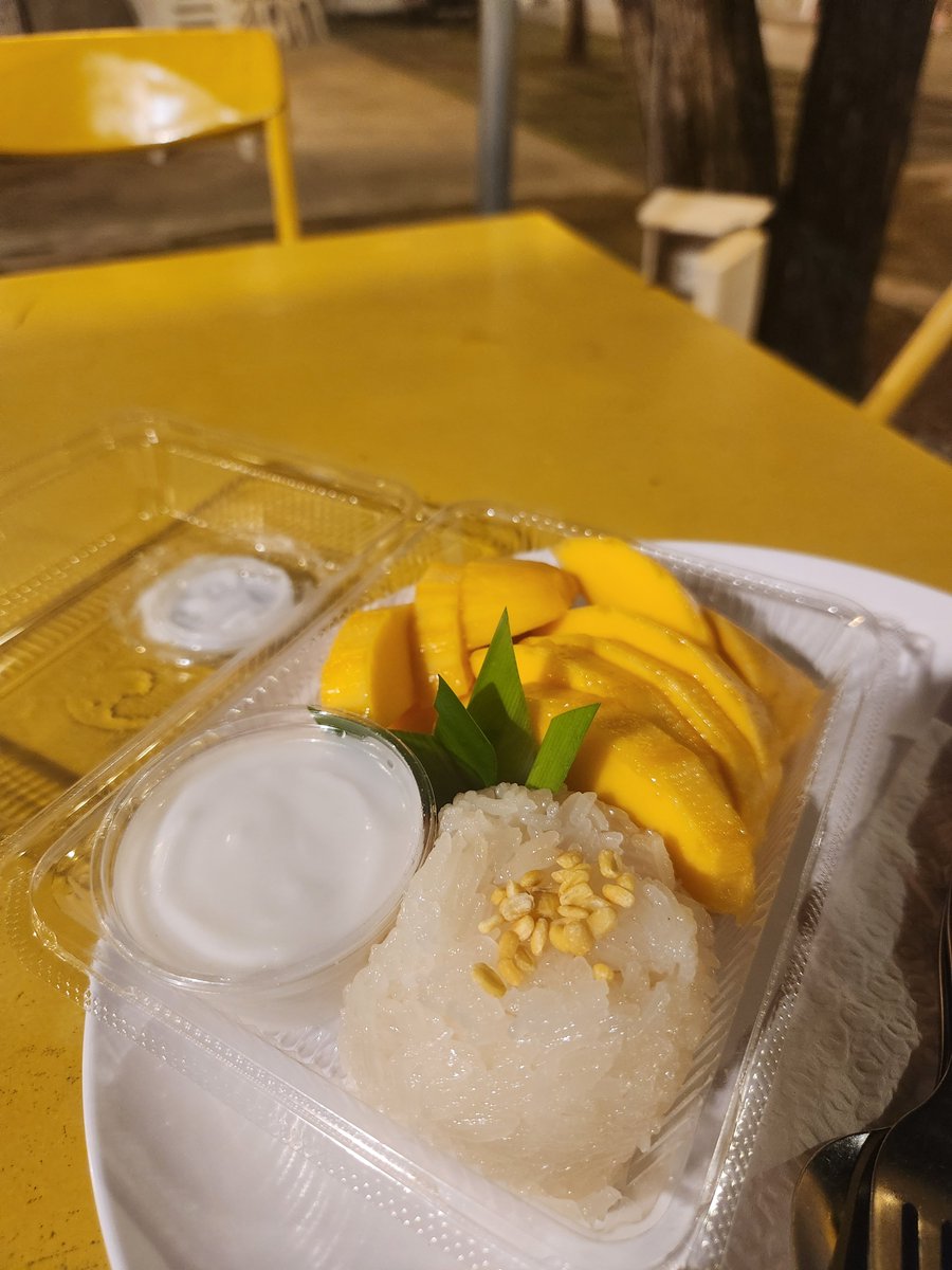 These pictures pretty much sum up the first 10 days in Thailand! Night markets, going to the beach, eating amazing food, and my new obsession, mango sticky rice! 

#nomadlife #thailand #huahin #slowtravel