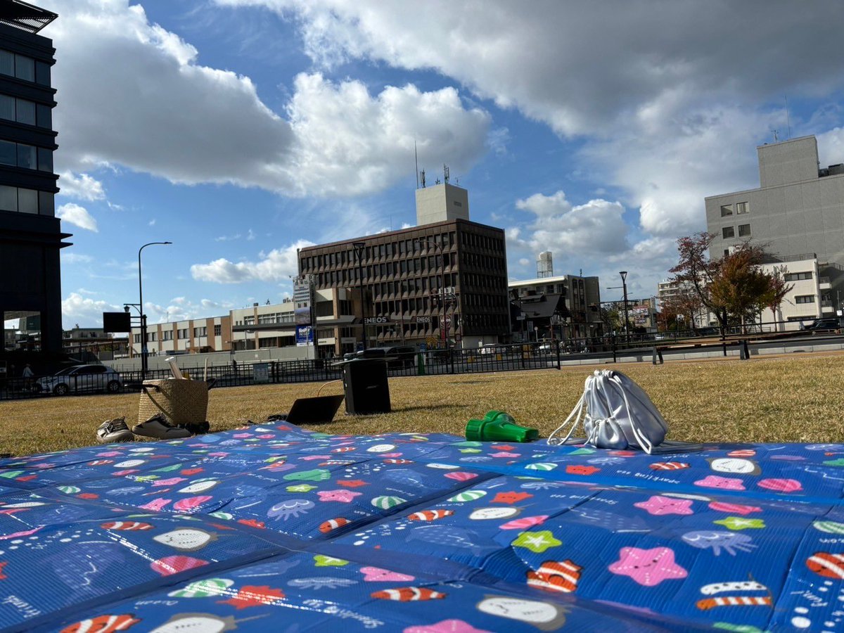 kakaonooka's tweet photo. 終演しました！
外、とっても、楽しかったです。
綺麗な青空の下でできごとを行うということの気持ちよさを知りました。 https://t.co/LsFeJrwVT4