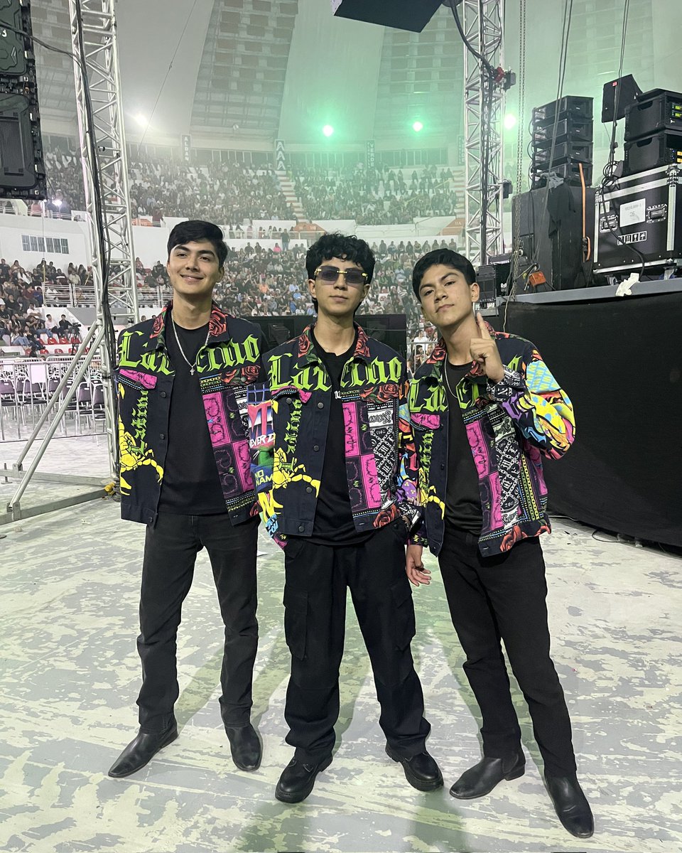 HermanosRoman's tweet photo. A minutos de empezar este show 🔥🎵 https://t.co/mvAReTU1Vy