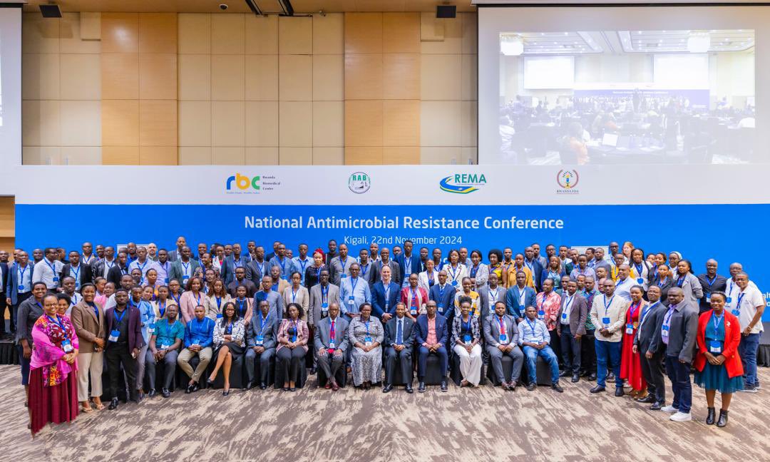 Dr_Laurien_'s tweet image. Honored to speak as a panelist at🇷🇼National #AMRConference,discussing Interprofessional Collaboration for effective #AMR Control.

I emphasized the critical role of #veterinarians in combating AMR &amp;amp; outlined inter-sector strategies to advance #AMS within the #OneHealth framework.