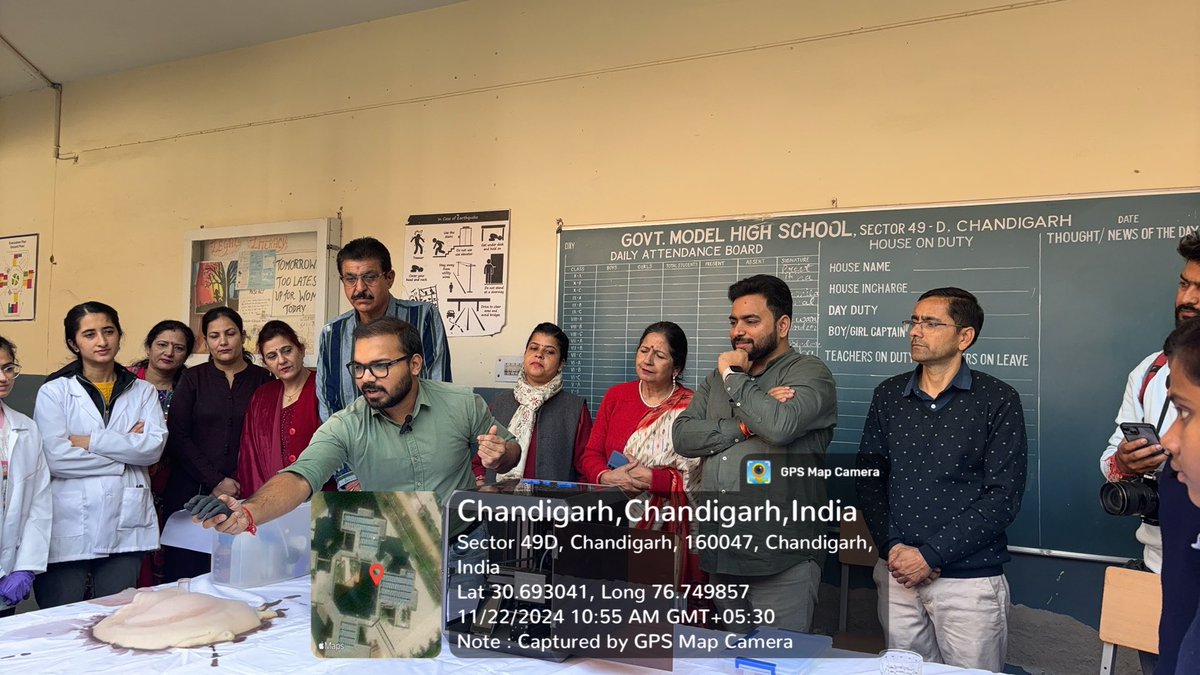 gmhs49's tweet photo. @CSIO Scientist giving demo to our students of  GMHS 49D Chandigarh under JIGYASA PROGRAM. Special thanks to Principal Scientist Pooja Sharma g for giving motivation to our students @SchoolEduChd https://t.co/MAqTmeDJtj