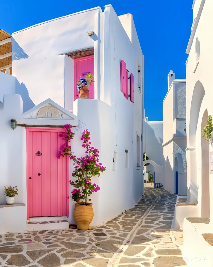 LearnWithBishal's tweet image. Most unique towns on Earth (Thread)🧵

1. Marpissa, Paros, Greece 🇬🇷