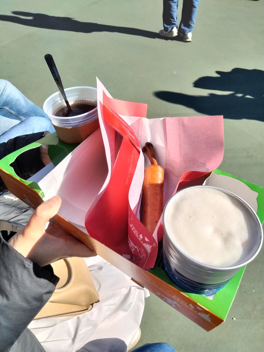 H2741_sp's tweet photo. 朝から飲んで遊んでテンション上がりまくりの最高の1日だった！
憧れの誕生日ディズニーを叶えてくれてありがとう♬ https://t.co/wPdVA2QNCA