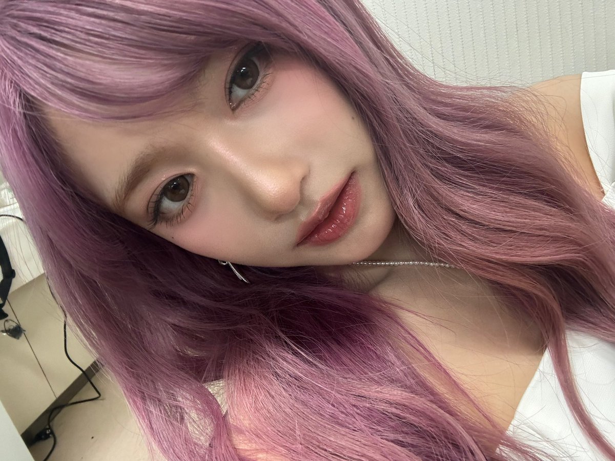 IVE_twt's tweet photo. 소중한 상 선물해줘서 고마워여🪽앞으로도 행복하장💜

#IVE #아이브 #LEESEO #이서 https://t.co/7TJMGUpLDr