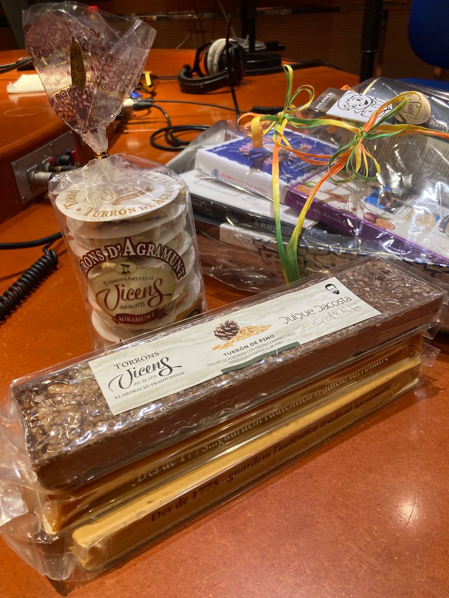 😋 Posem una nota ben dolça a aquesta hora del matí amb...el sorteig doble de <a href="/TorronsVicens/">Torrons Vicens</a> 🎄 i xocolata Jolonch 🍫

➡️ Per emportar-vos els lots, heu de seguir-nos i fer RT d'aquesta publicació! Recordeu que teniu de temps fins a les 8h. Molta sort a tothom!!!