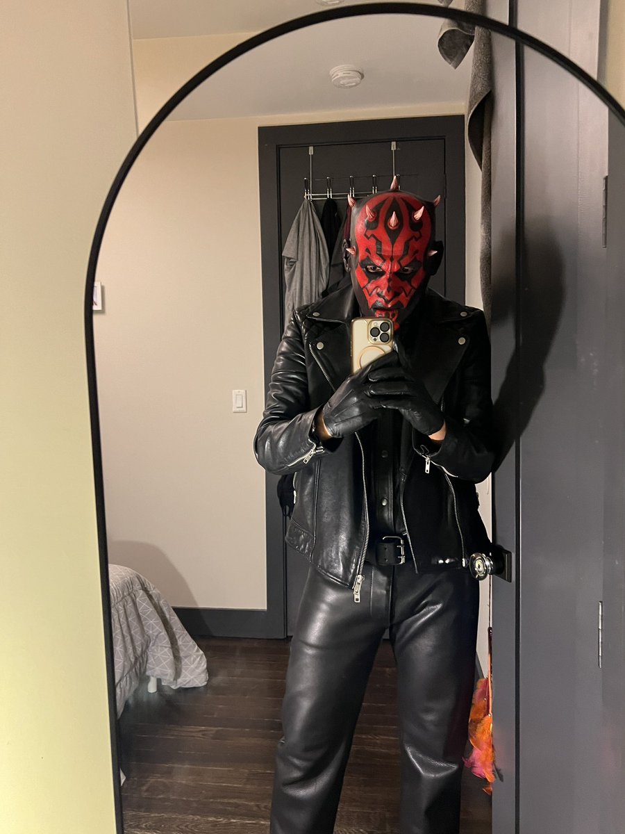 Maskedarchitec1's tweet photo. 😈{“At last we will reveal ourselves to the Jedi. At last we will have our revenge! You may have forgotten me, but I will never forget you!”}😈 #darthmaul #maskfetish #leatherfetish https://t.co/Cedf2Ff1lH
