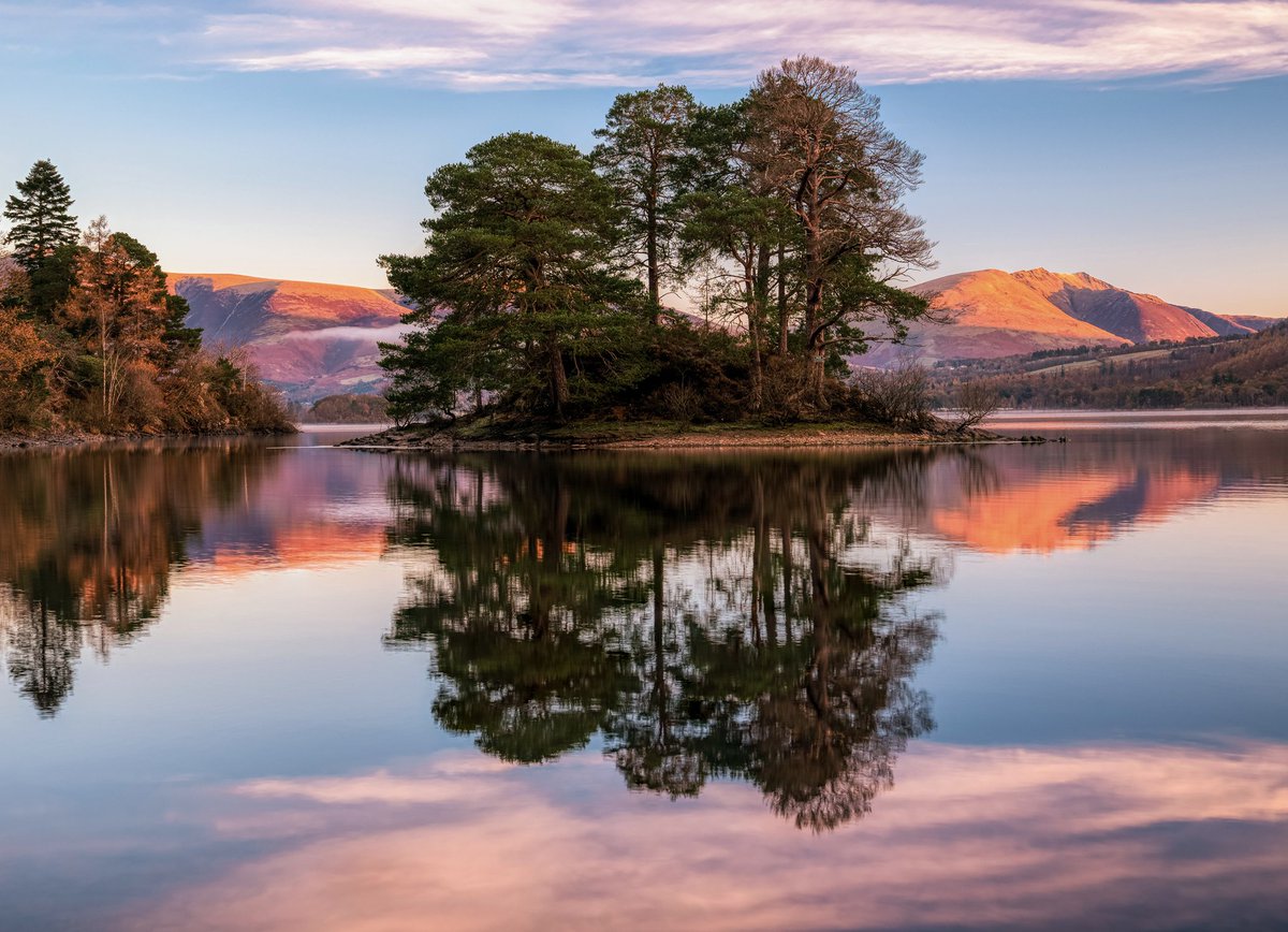 lakesrhino's tweet photo. Morning everyone I hope you are well. Dog walk completed by 5am before Storm Bert hits (just wet snow now, but 3 inches of rain expected!). What a difference a  day makes, early morning on the shores of Derwentwater with the view of Otter Island with Blencathra as a backdrop. Have a great day.

#LakeDistrict