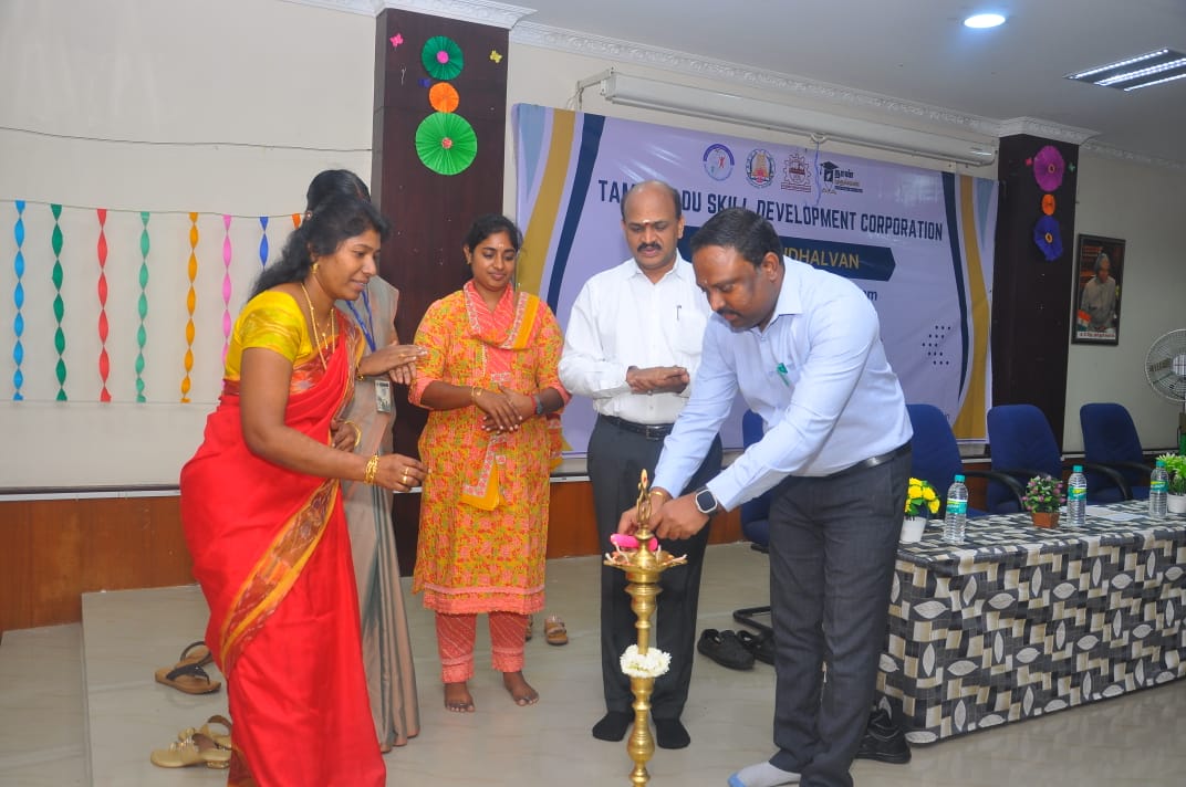 UTindivanam's tweet image. University College of Engineering, Tindivanam successfully conducted the Naan Mudhalvan Statewide Placement Program on 19th November 2024.
#NaanMudhalvan #SkillDevelopment #PlacementProgram #CareerOpportunities #StudentSuccess #TNJobs #BuildingFutures #annauniversity #ucet