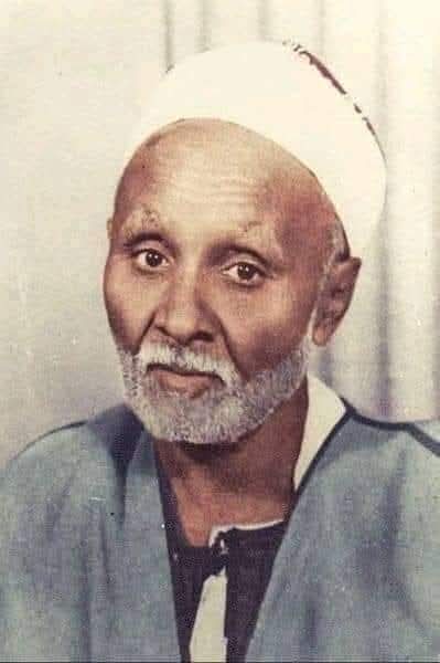 كان سيدي الشيخ أحمد رضوان
رضي الله عنه وأرضاه - يدعو في كل سَحَرٍ فيقول:
" اللهم أحسِن إلى من أحسَن إليَّ مرة
واغفر لمن أساء إليَّ ألف مرة ولا تدخل أحدا بسببي النار"
وكان يقول أيضاً:" إني لأستحي من رسول اللهﷺ
يفارق منبره يوم القيامة ليشفع لأمته 
وأنا أقف مطالبا بحقي ممن ظلمني.