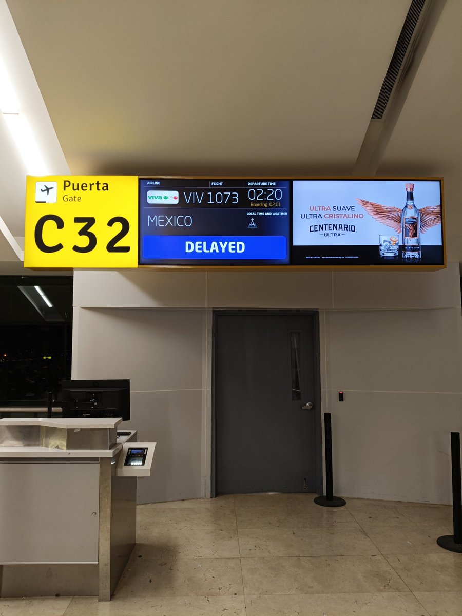 albertosotoc's tweet photo. @DeAylet @VivaAerobus Mi vuelo de Tijuana a CDMX fue cancelado. Me ofrecieron viajar con escalas en GDL. Además de que salió tarde el primer avión y de mantenernos esperando escaleras para bajar a pista, me encuentro que el vuelo CDMX demorará más de cuatro horas @VivaAerobus @Profeco https://t.co/0MeChb6Hsd