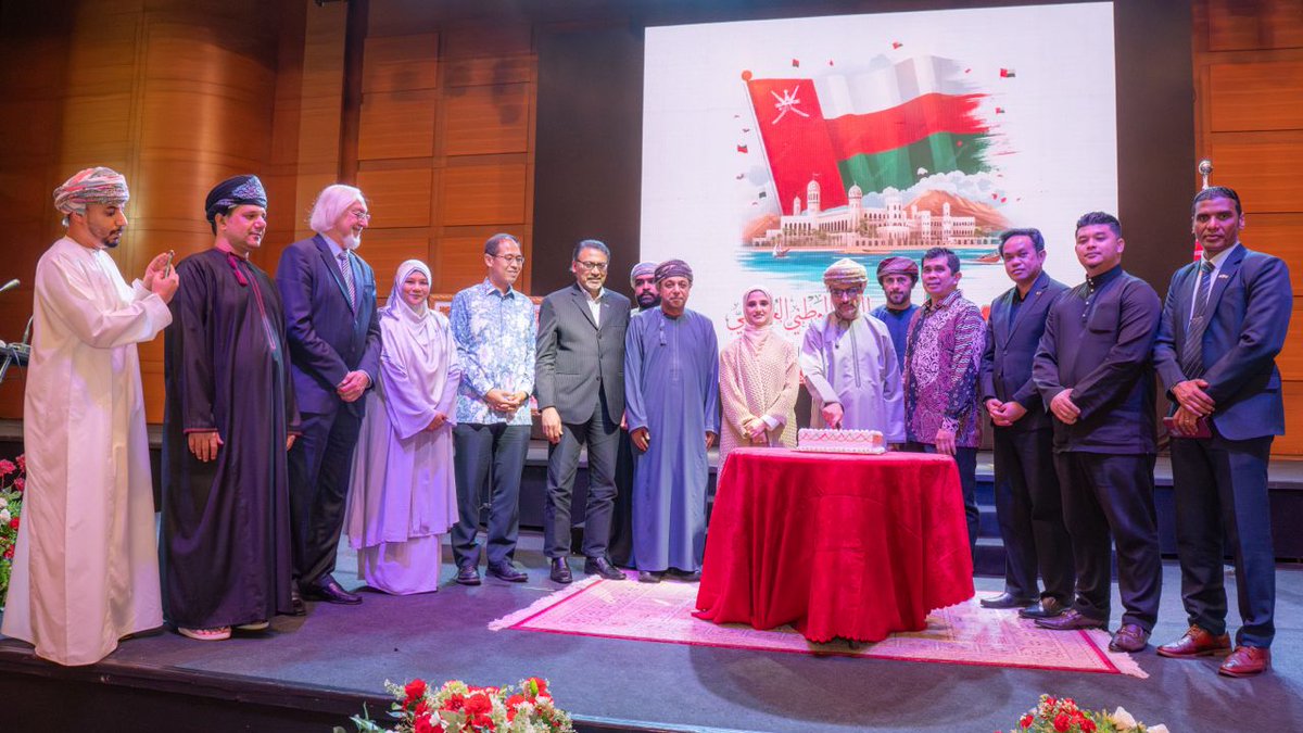 OmanEmbassyKL's tweet photo. أقامت سفارة سلطنة عمان (القسم الثقافي) حفل استقبال بمناسبة العيد الوطني الرابع والخمسين المجيد تحت رعاية سعادة السفير الشيخ العباس بن إبراهيم حمد الحارثي https://t.co/T5EYrruvcD