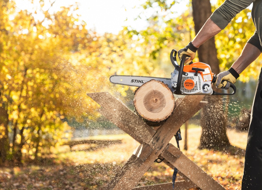 IT'S GOING TO BE A STORMY ONE!🌪
Take care this weekend as it looks like is going to be a windy one with storm Bert on the way.
WE'RE OPEN 8am - 12pm today.

@STIHL_GB chainsaws are the ideal tool for the post-storm clear-up.

Buy online or instore and pickup from our showroom.
