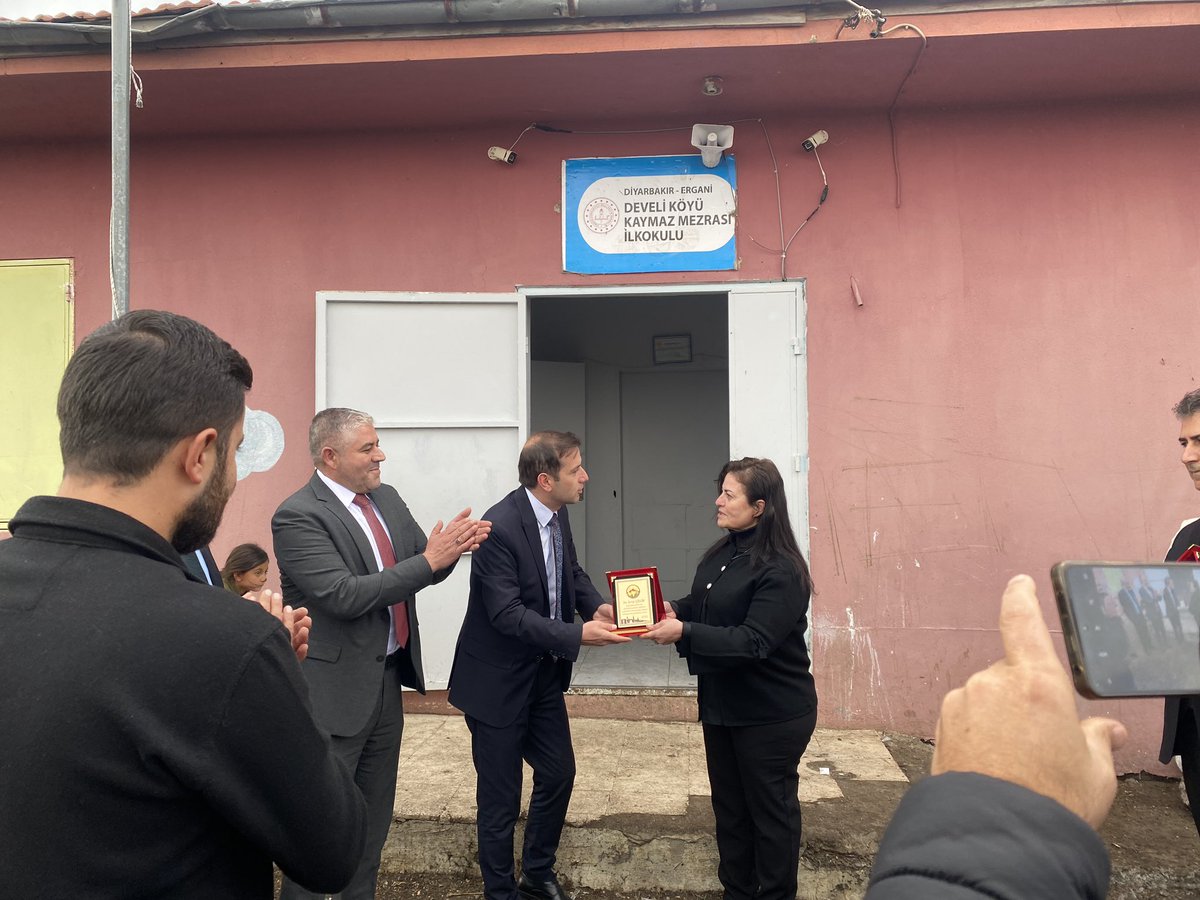 Fransa’da faaliyet gösteren European Institute of Ottoman Culture Derneği’nin, okulumuzda gerçekleştirdiği bina tadilatı ve bakım çalışmalarından dolayı, Sayın Kaymakamımız <a href="/kaulusoy/">Kadir Ulusoy</a> dernek yöneticilerine teşekkürlerini  iletererek plaketlerini takdim etmiştir.
<a href="/erganikaymakam/">T.C. Ergani Kaymakamlığı</a>