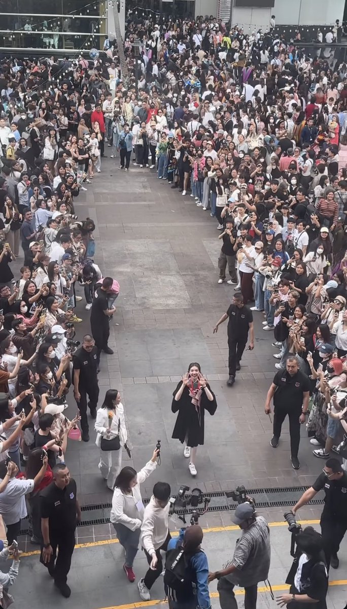 母親uni tweet media