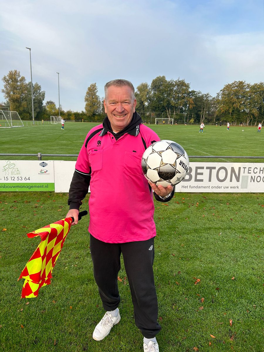 jdnijland's tweet photo. Een mooie uitdaging!
Om 10u mag ik de G voetbalwedstrijd fluiten in Roden.
ONR G2 tegen Alcides G2. Hartstikke leuk! https://t.co/Lk0fcKJRZD